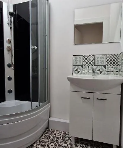 Duzy Prywatny Blisko Starego Miasta. 7 Konukevi Varşova