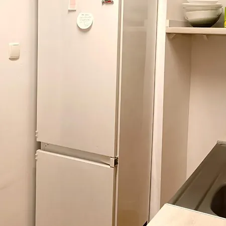 Duży Prywatny Pokój Blisko Starego Miasta. Pokój 7