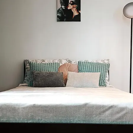 Duzy Prywatny Blisko Starego Miasta. 7 بيت ضيافة وارسو