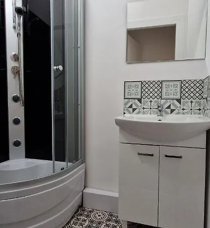 Duzy Prywatny Blisko Starego Miasta. 7 بيت ضيافة وارسو